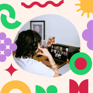 camille est en visio avec un groupe de personnes